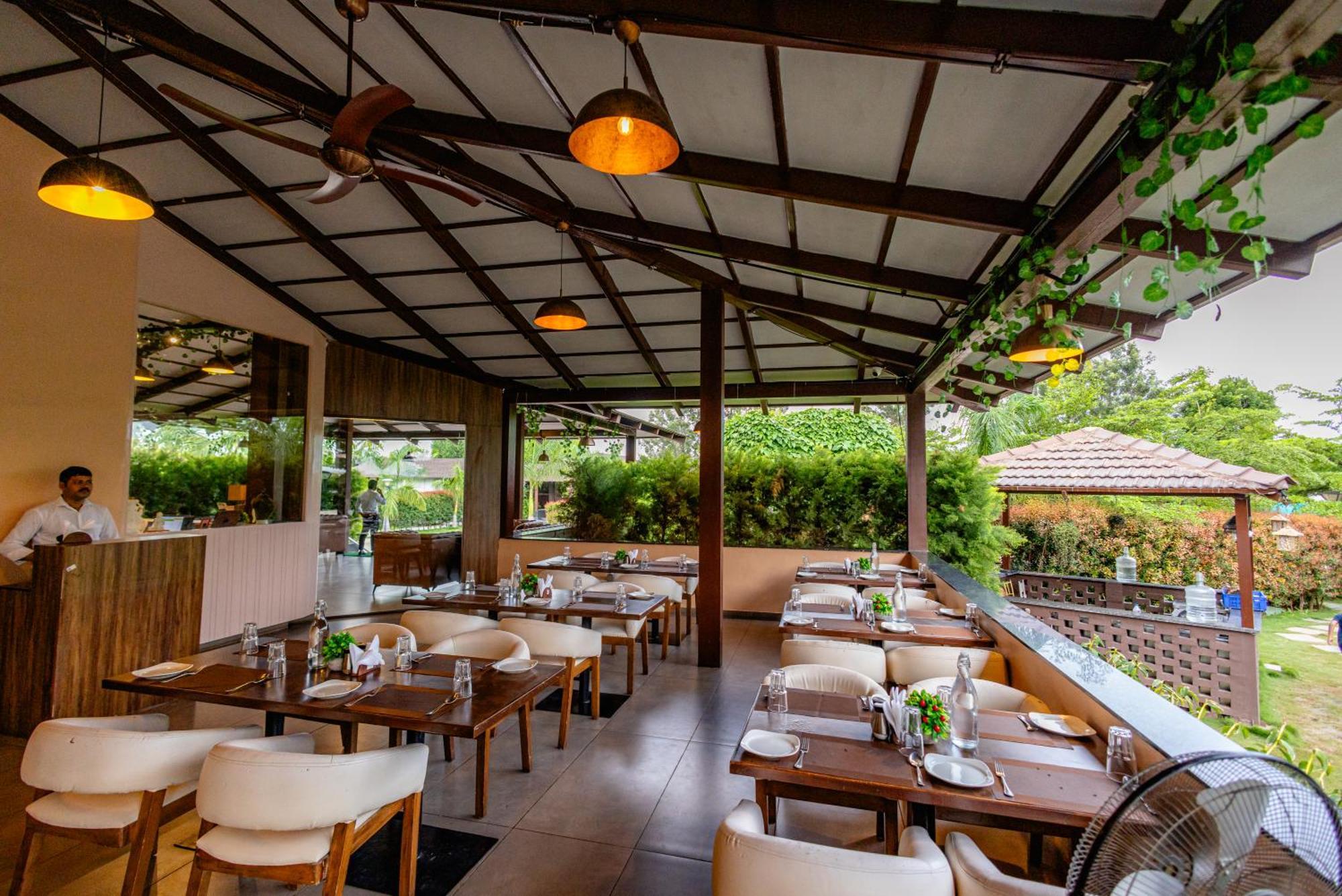 Veerdency Luxury Resort Devanahalli Esterno foto